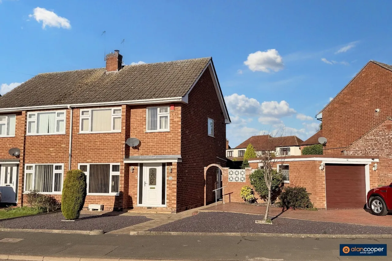 3 bed house for sale, Benn Road, Bulkington, CV12