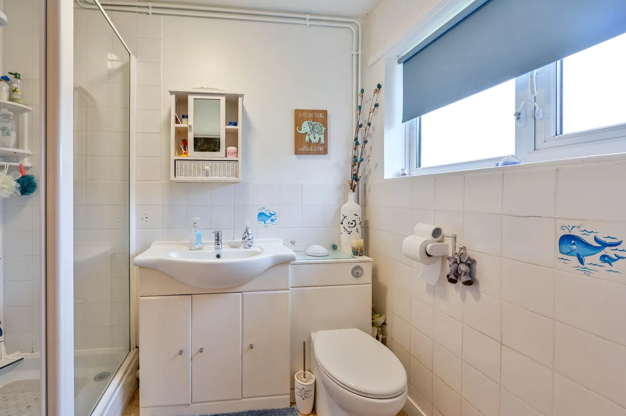 10 Powell Close, Guildford, photo 8