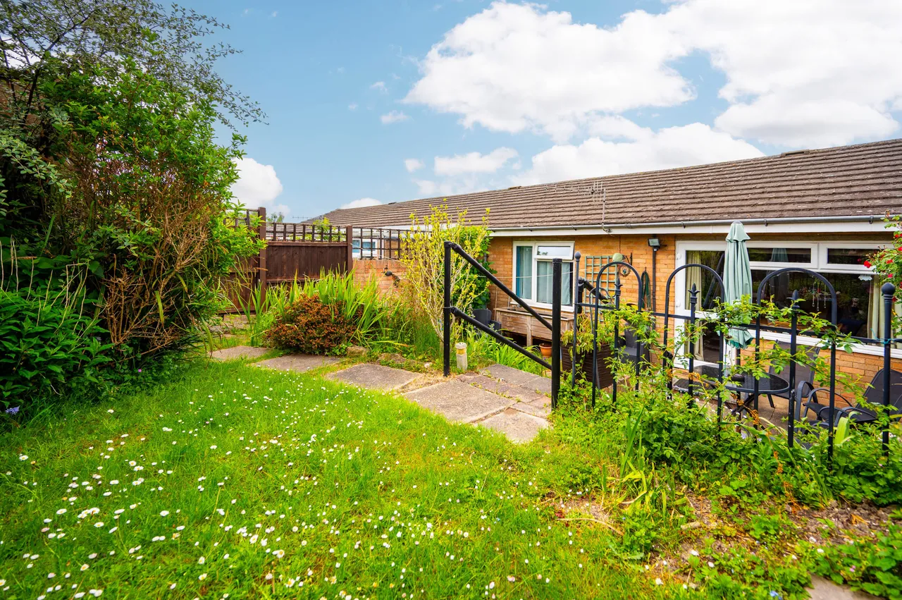 10 Powell Close, Guildford, photo 10