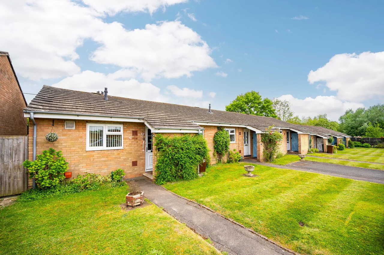 10 Powell Close, Guildford, photo 11