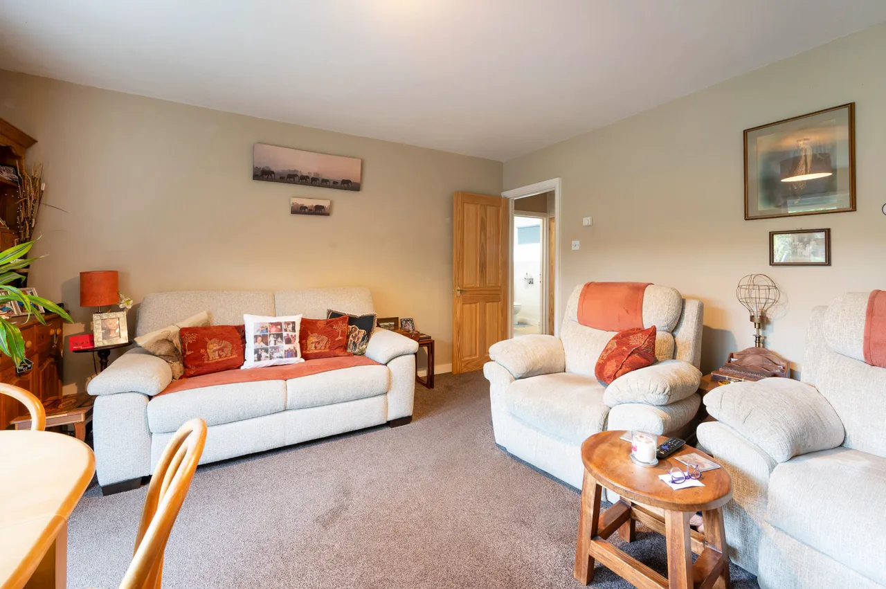 10 Powell Close, Guildford, photo 9