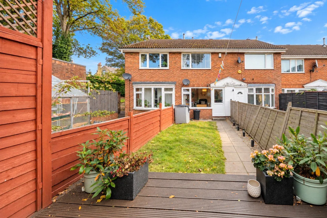 2 bed house for sale, Warrels Court, Leeds, LS13