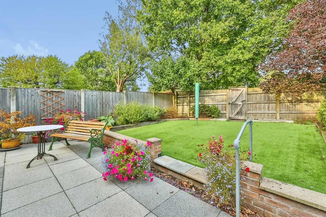 Fairway Drive, Nottingham, NG6, photo 28