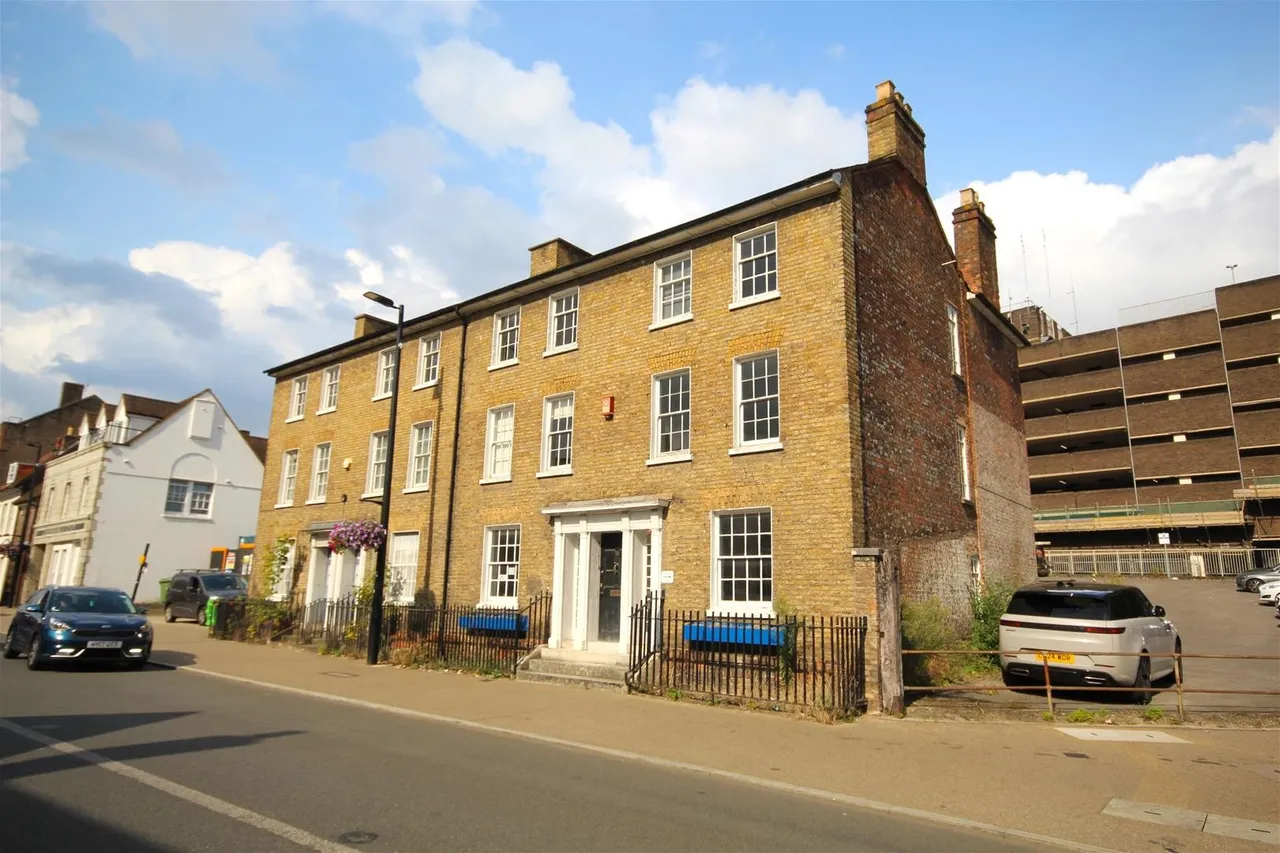 Easton Street, High Wycombe, HP11, photo 3