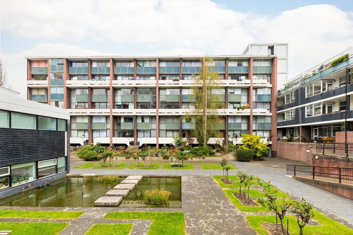 2 bed property to rent, Golden Lane Estate, EC1Y