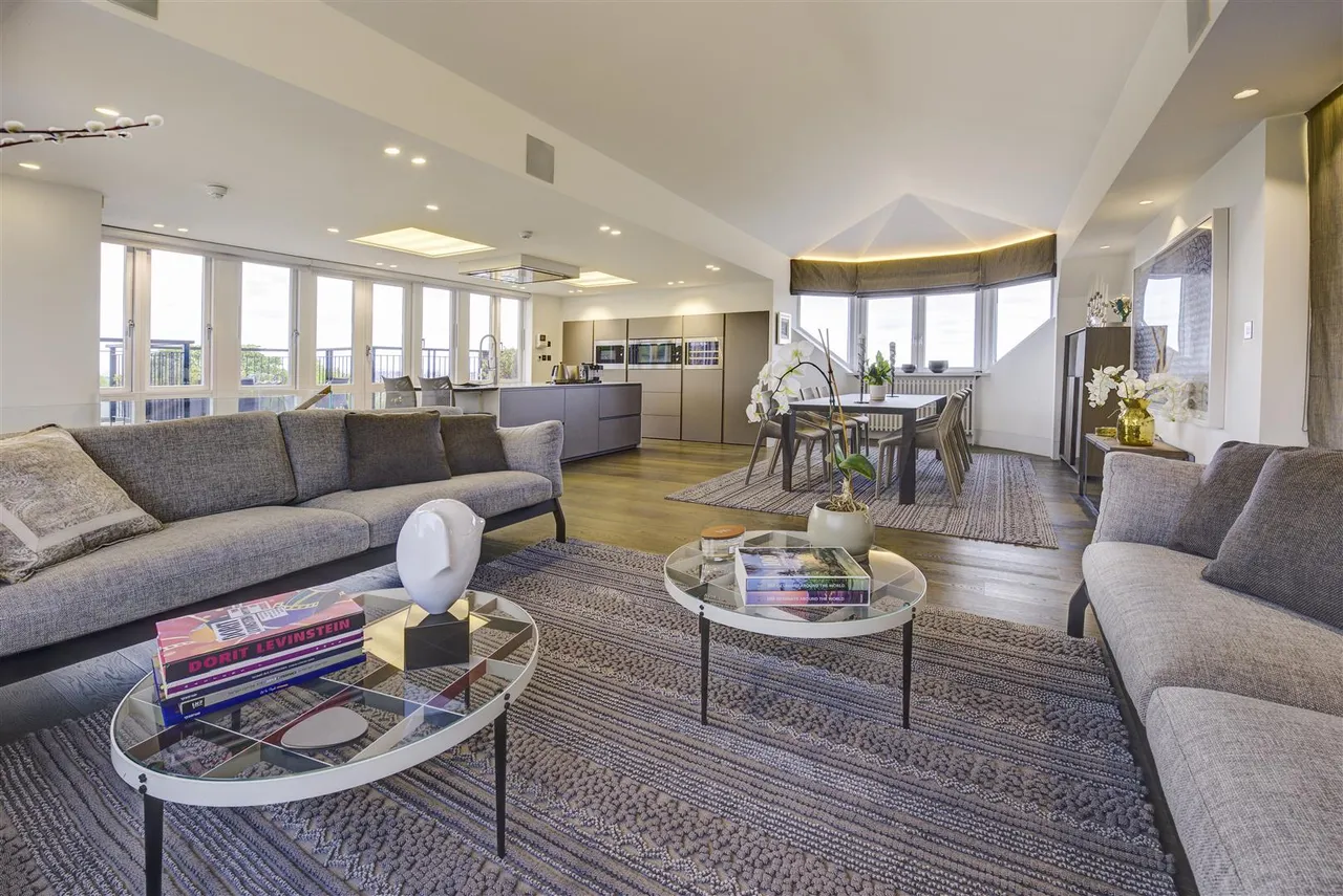 3 bed house for sale — 15 Kidderpore Avenue, Hampstead, London, NW3 7SG