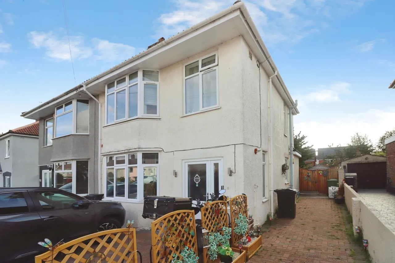 2 bed flat for sale — Callicroft Road, Patchway, Bristol, BS34