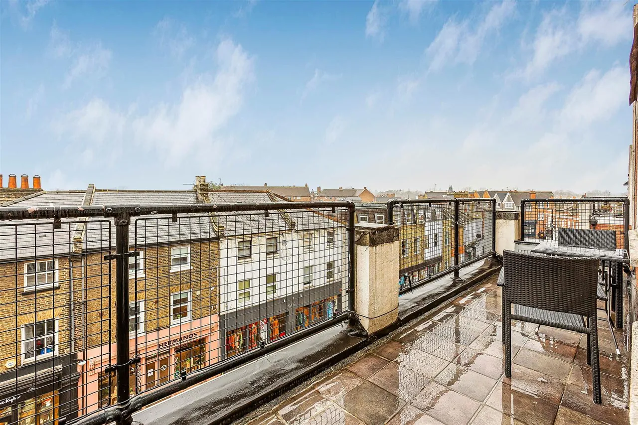 flat to rent, Barnes High Street, Barnes, SW13