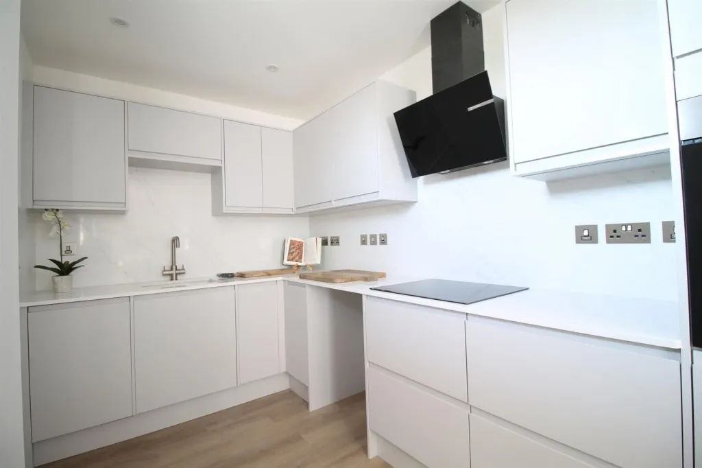 Old Gloucester Road, Hambrook, BS16, photo 6