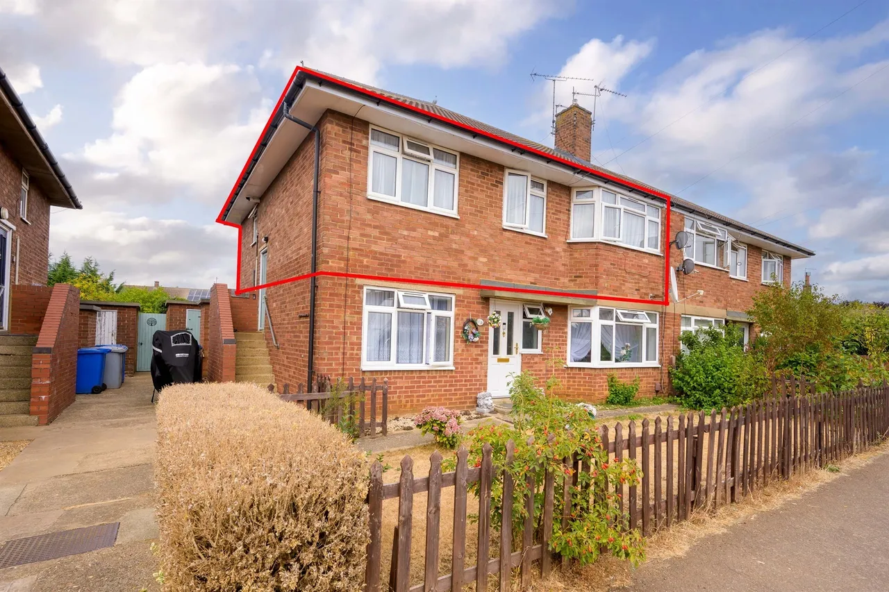 2 bed flat for sale, Devon Drive, Kettering, NN15