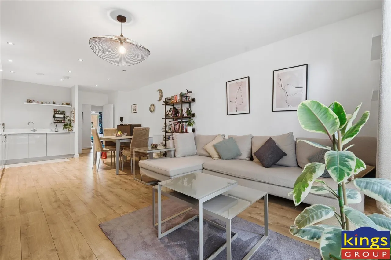 2 bed flat for sale, Hoffmans Road, London