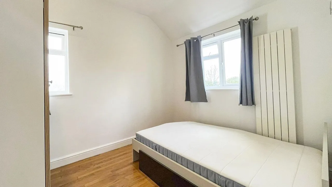 Gander Green Lane, Sutton, SM1, photo 15