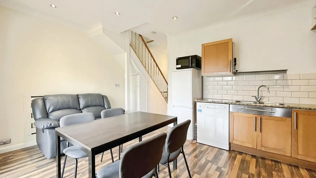 Gander Green Lane, Sutton, SM1, photo 5