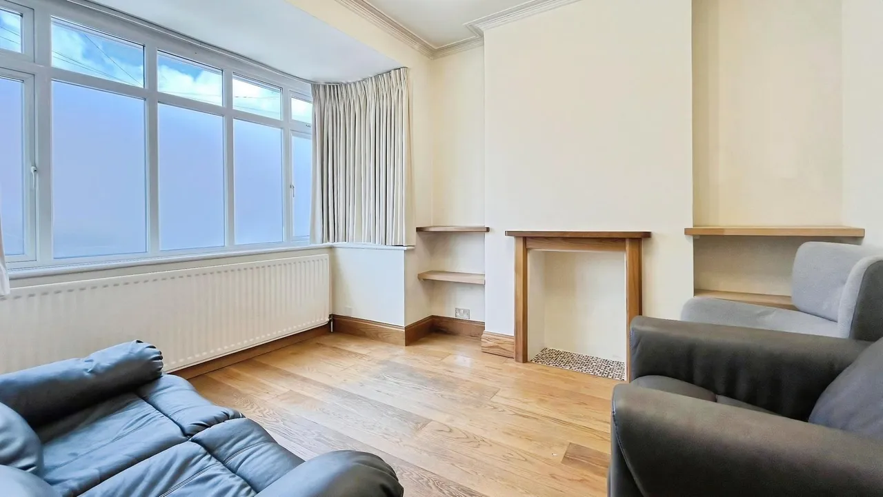 Gander Green Lane, Sutton, SM1, photo 2