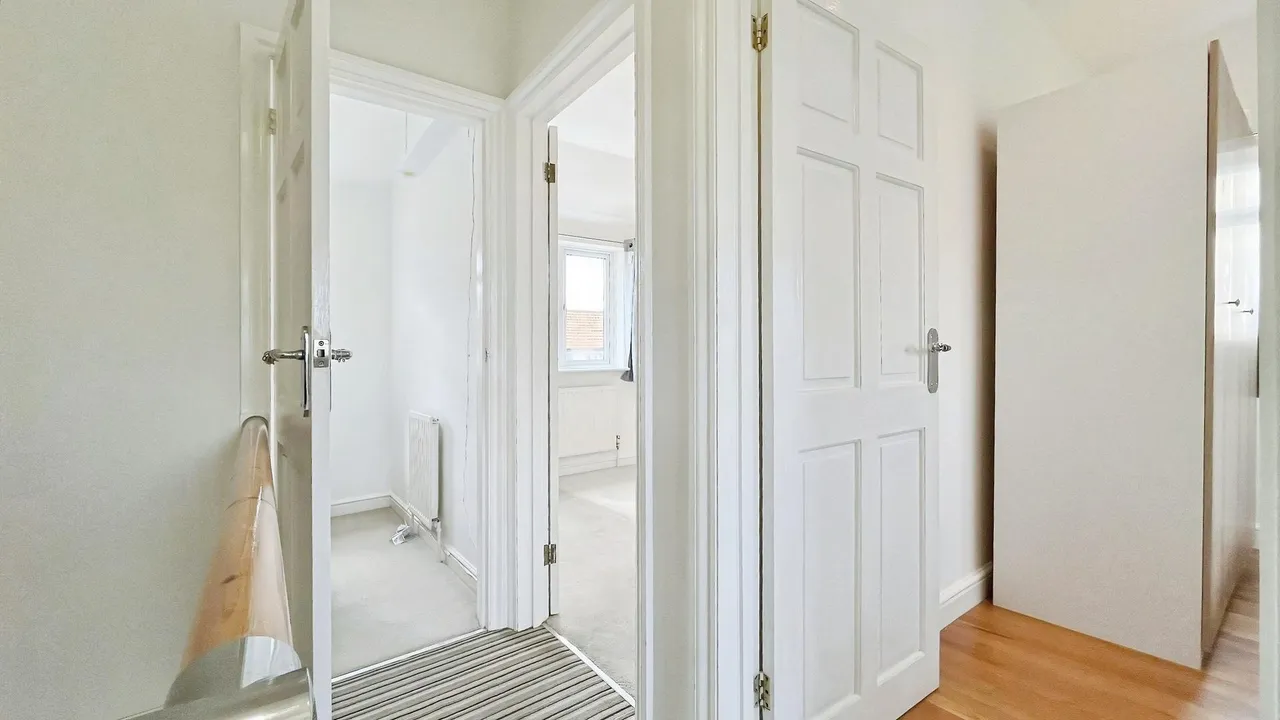 Gander Green Lane, Sutton, SM1, photo 19