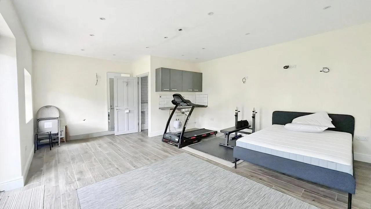 Gander Green Lane, Sutton, SM1, photo 21