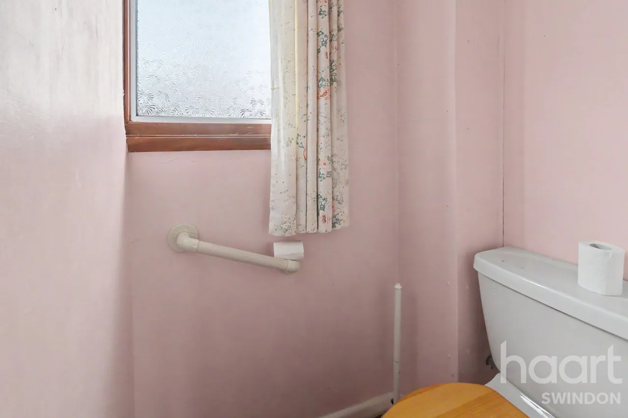 Coombe Road, Swindon, SN25, photo 8