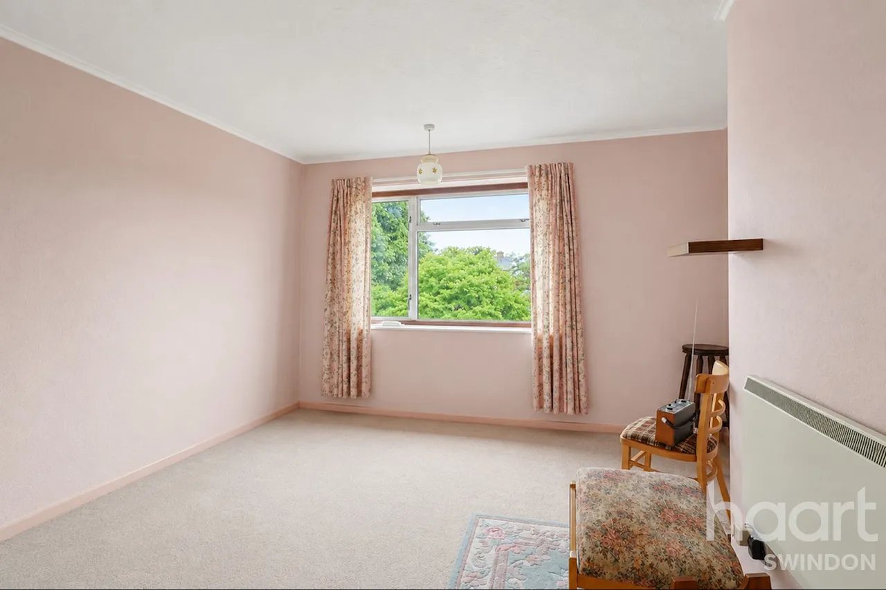 Coombe Road, Swindon, SN25, photo 6