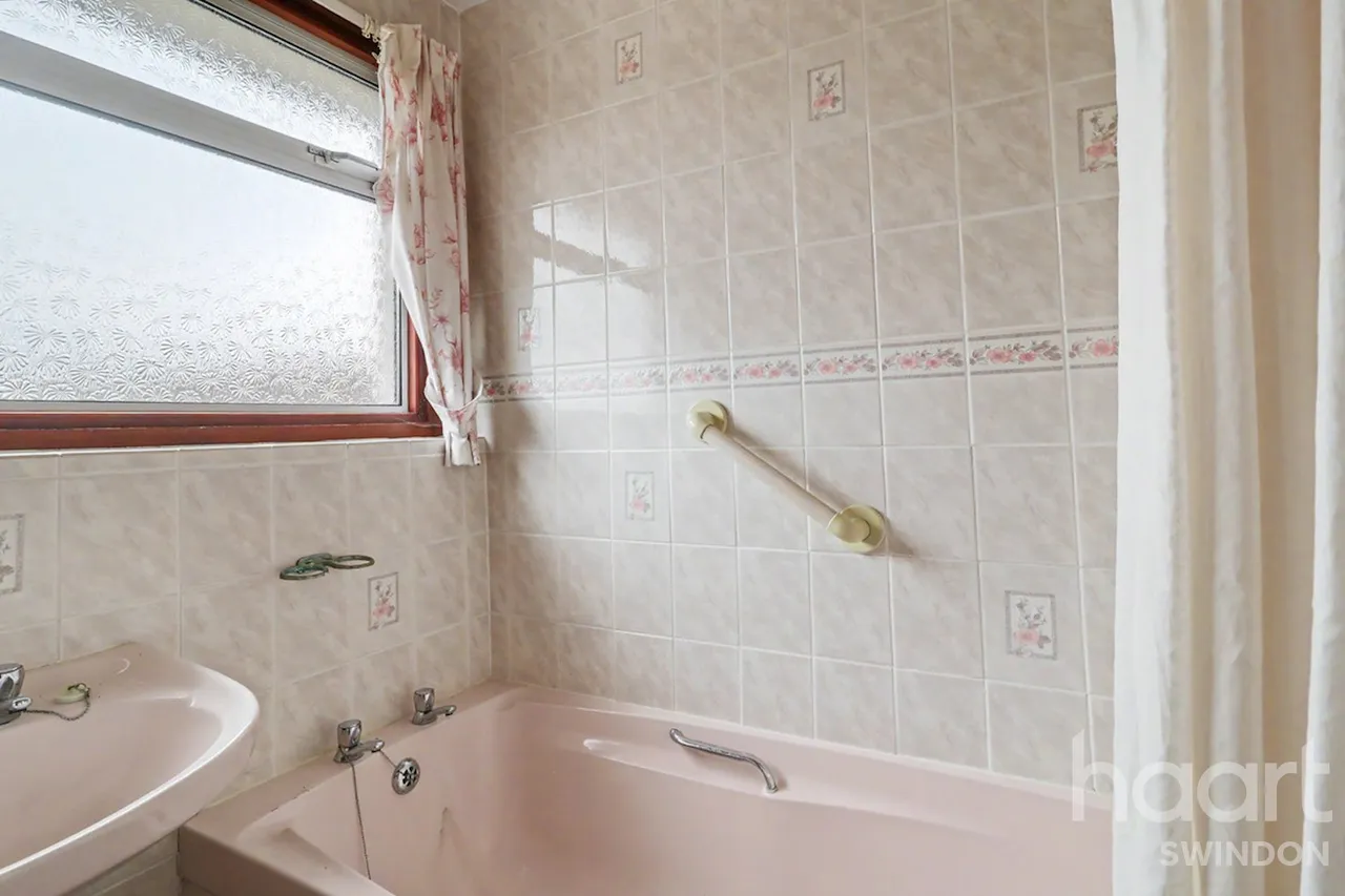 Coombe Road, Swindon, SN25, photo 7