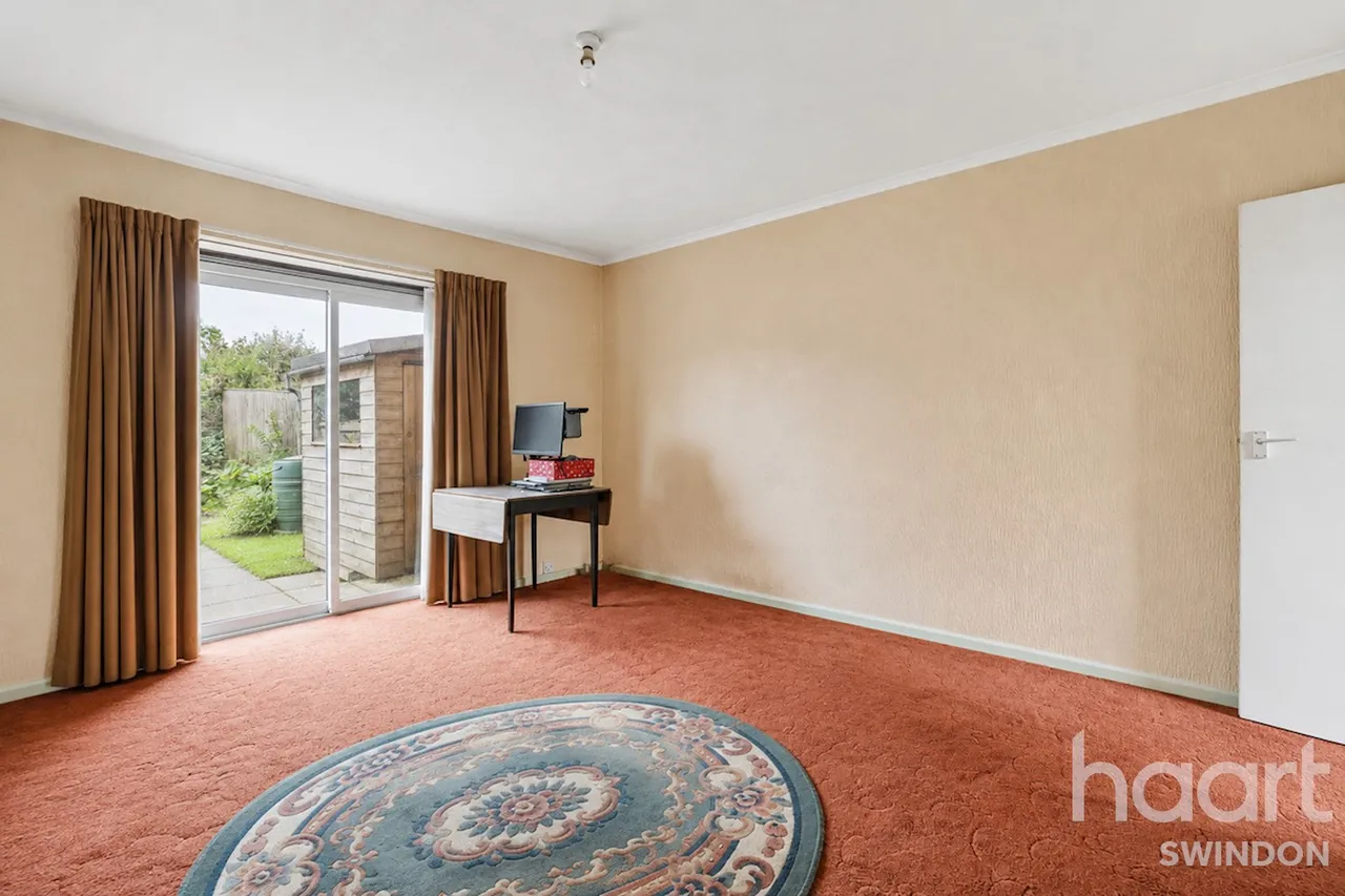 Coombe Road, Swindon, SN25, photo 4
