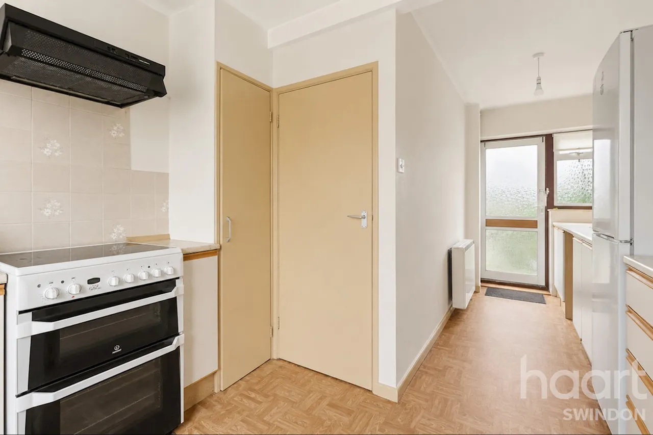 Coombe Road, Swindon, SN25, photo 11