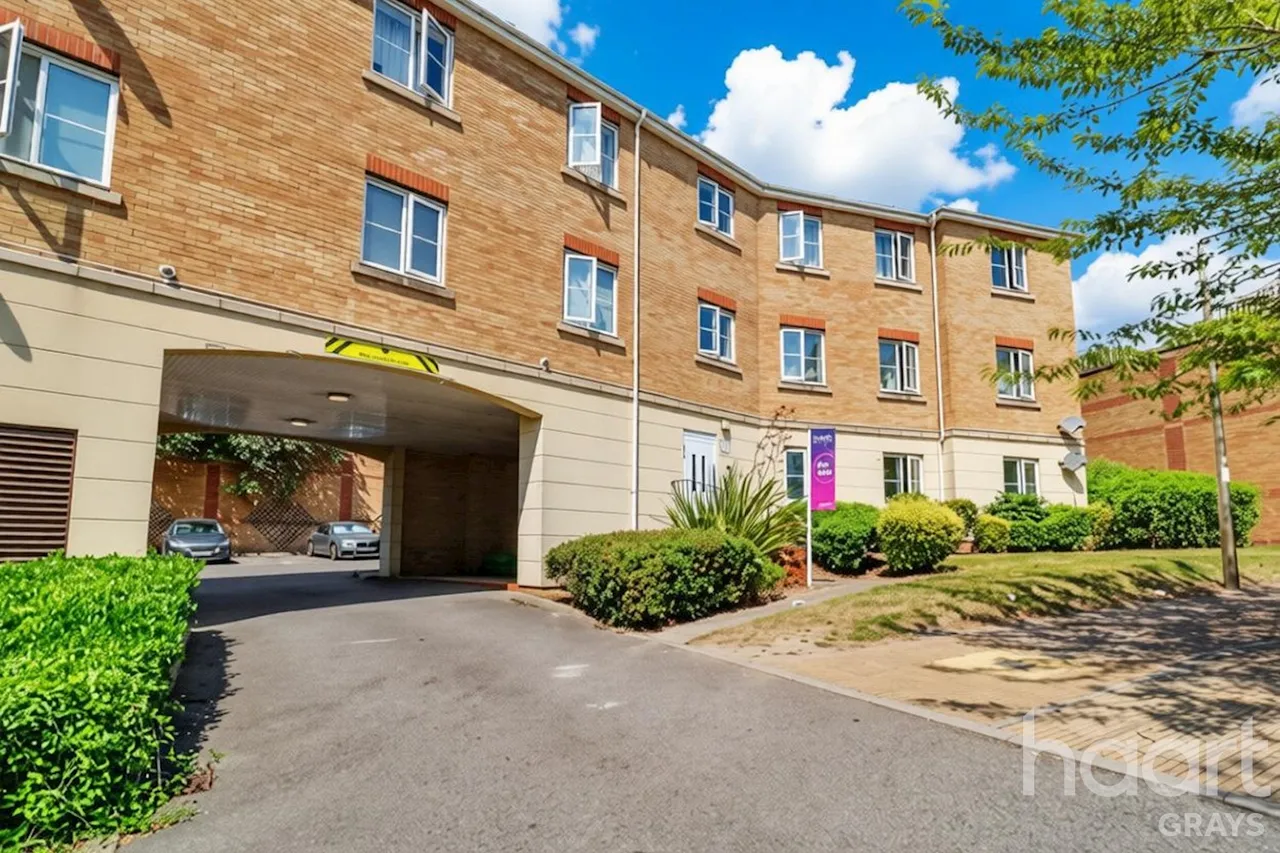 2 bed flat for sale, Coniston Avenue, Purfleet, RM19