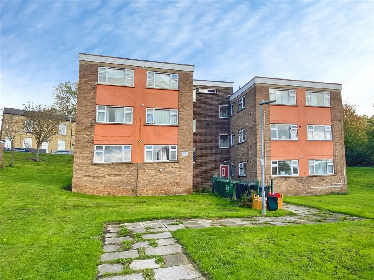 2 bed flat for sale, Cardigan Close, Soothill, WF17