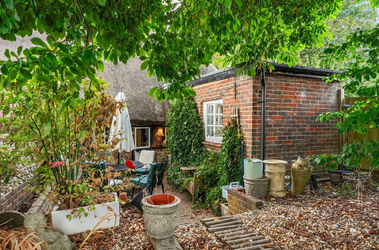 Midhurst Road, Lavant, PO18, photo 8