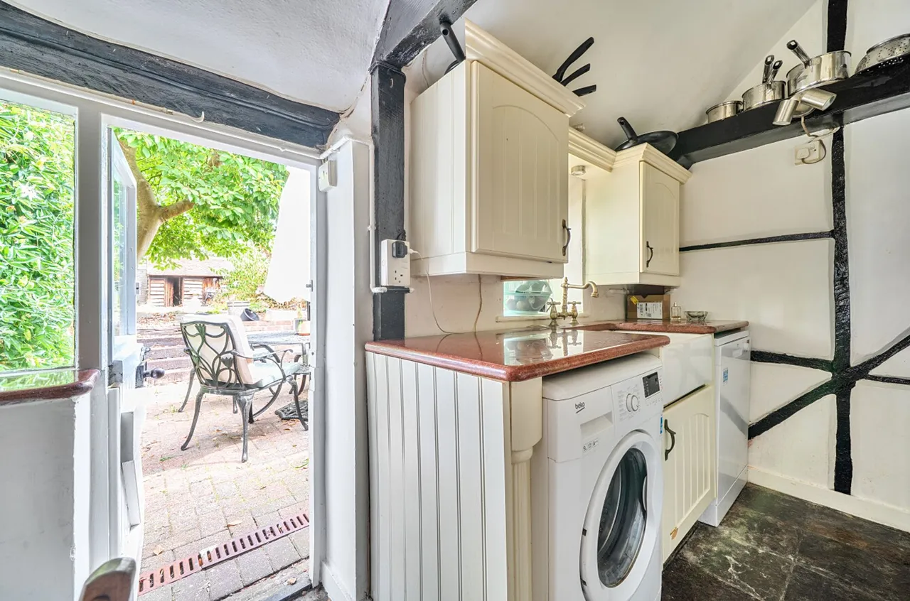 Midhurst Road, Lavant, PO18, photo 9