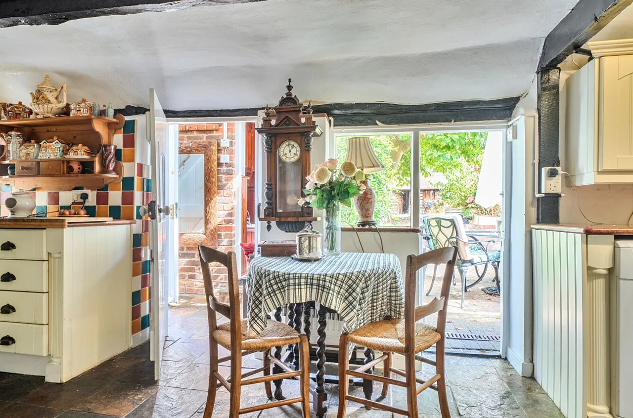 Midhurst Road, Lavant, PO18, photo 4