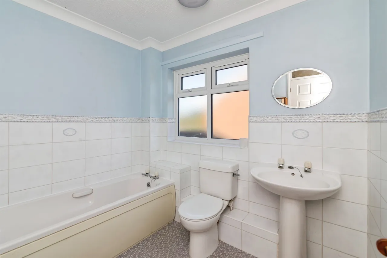 Sutherland Drive, Lowestoft, NR32, photo 14