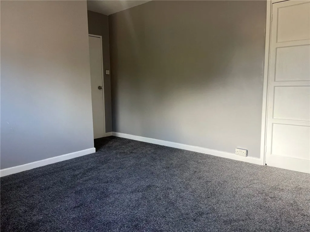 Yew Tree Drive, Guildford, GU1, photo 8