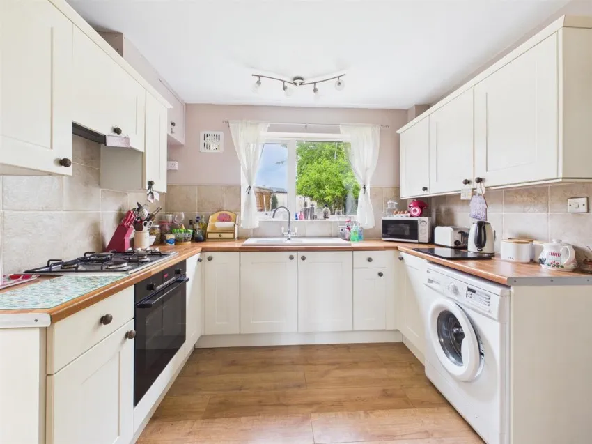 Birchall Avenue, Matson, photo 2