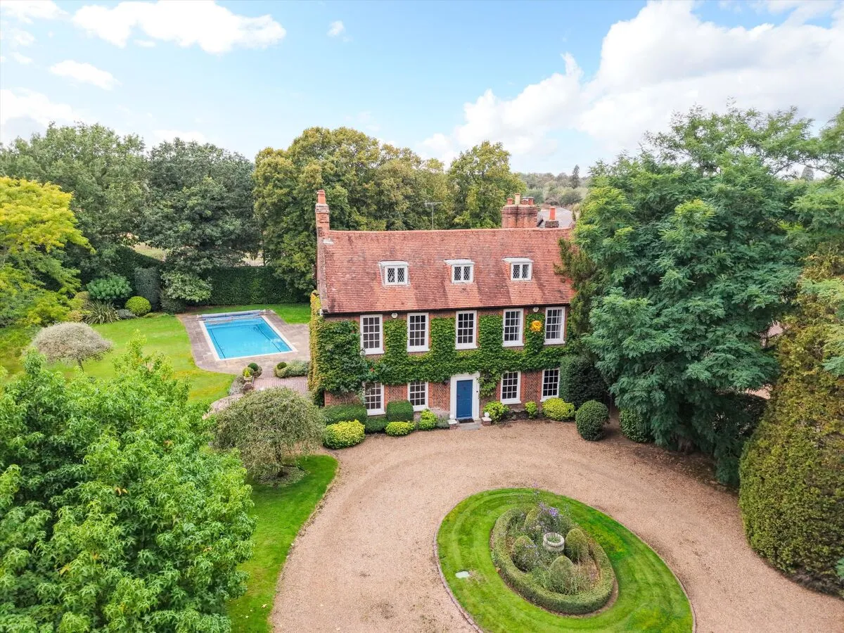 6 bed house to rent, Elvedon Road, Cobham, KT11