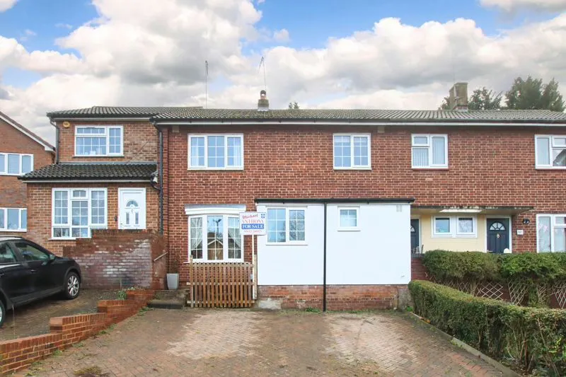 3 bed house for sale — Barnacres Road, Hemel Hempstead, Hertfordshire, HP3 8JS