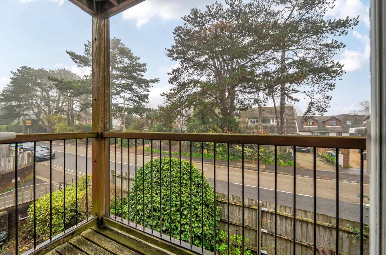 2 bed flat for sale, Warsash Road, Locks Heath, SO31