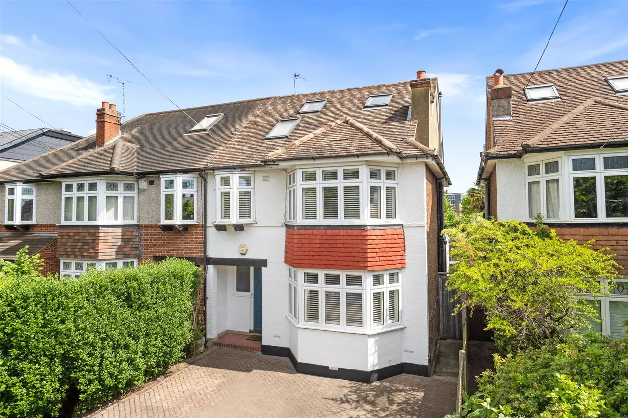 5 bed house for sale — Station Road, Teddington, TW11 9AA