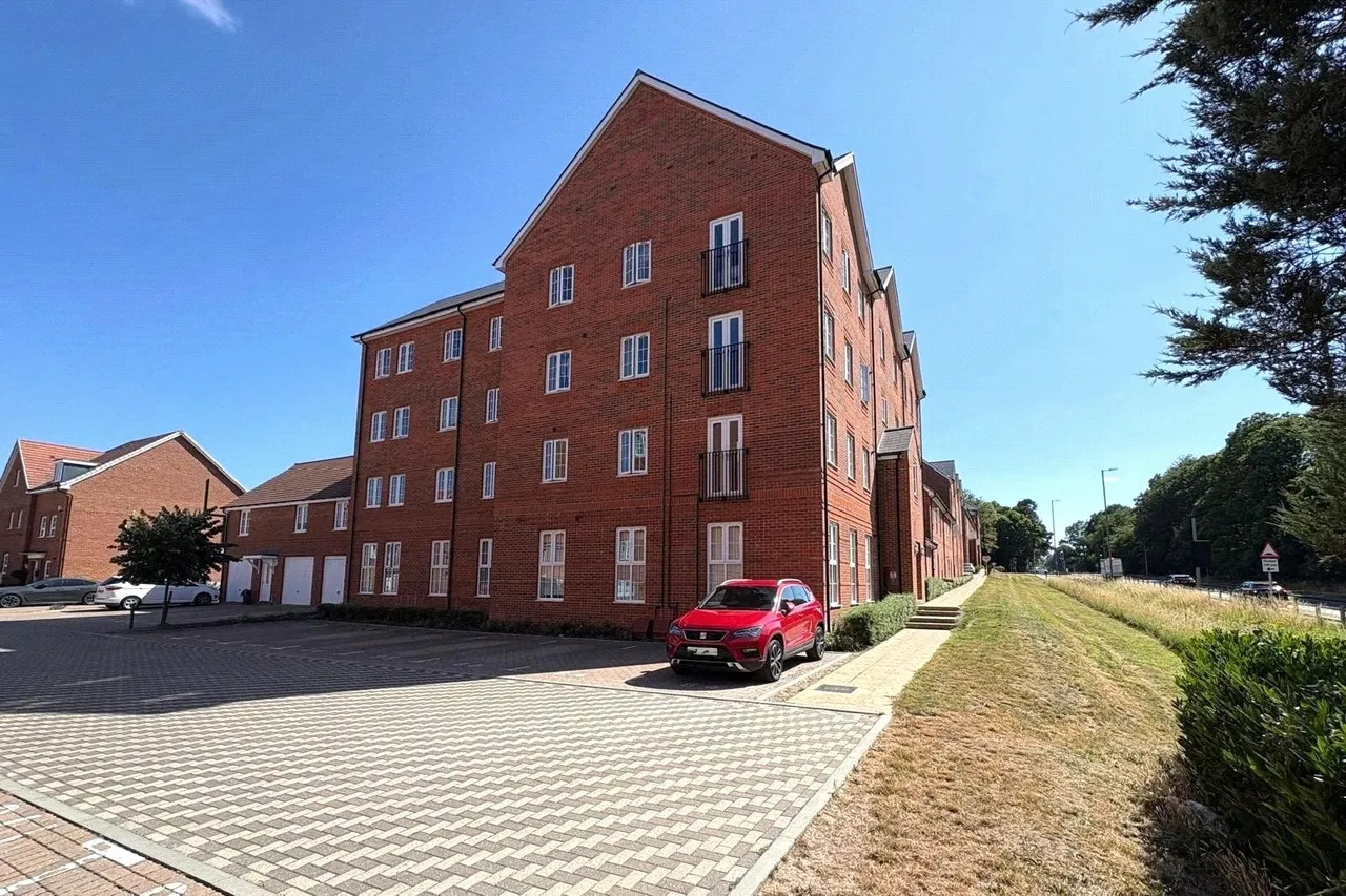 Charteris Close, Wellesley, GU11, photo 3
