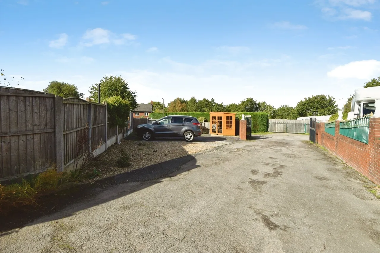 High Street, Halmer End, ST7, photo 17