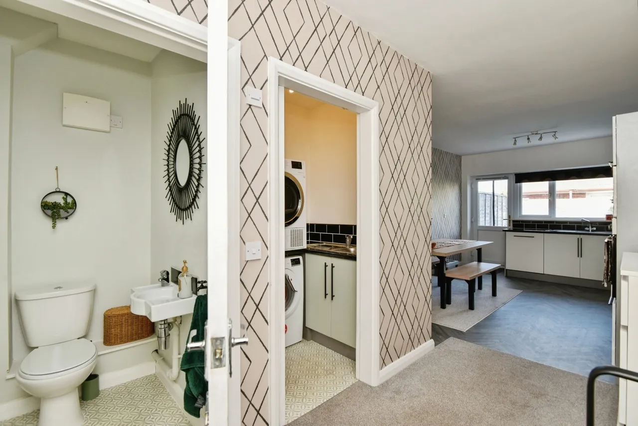 High Street, Halmer End, ST7, photo 8