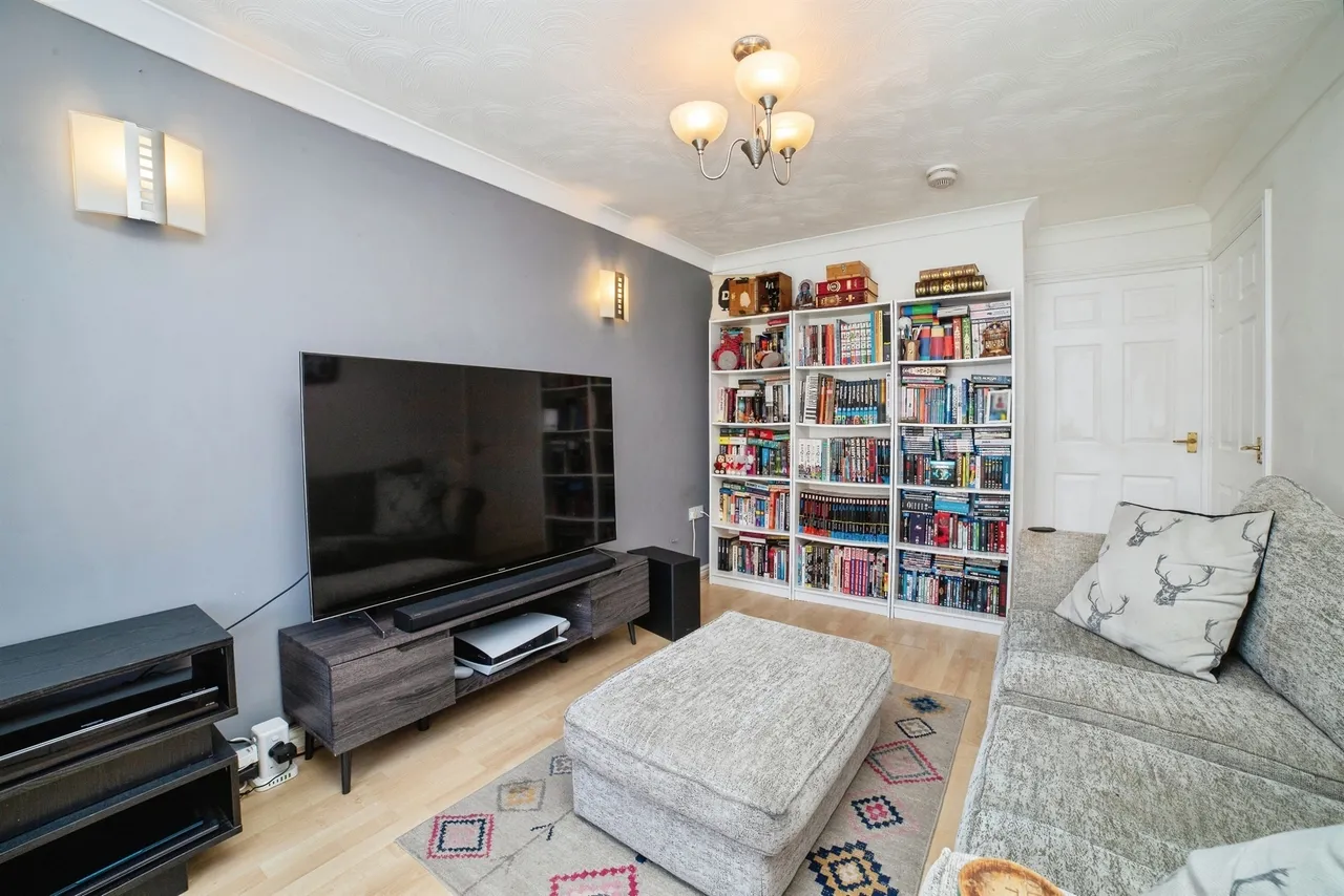 All Saints Court, Huthwaite, NG17, photo 8