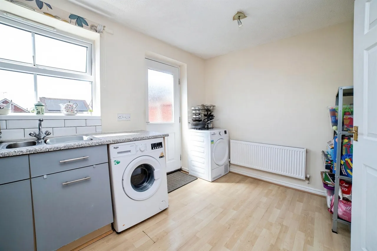 All Saints Court, Huthwaite, NG17, photo 5