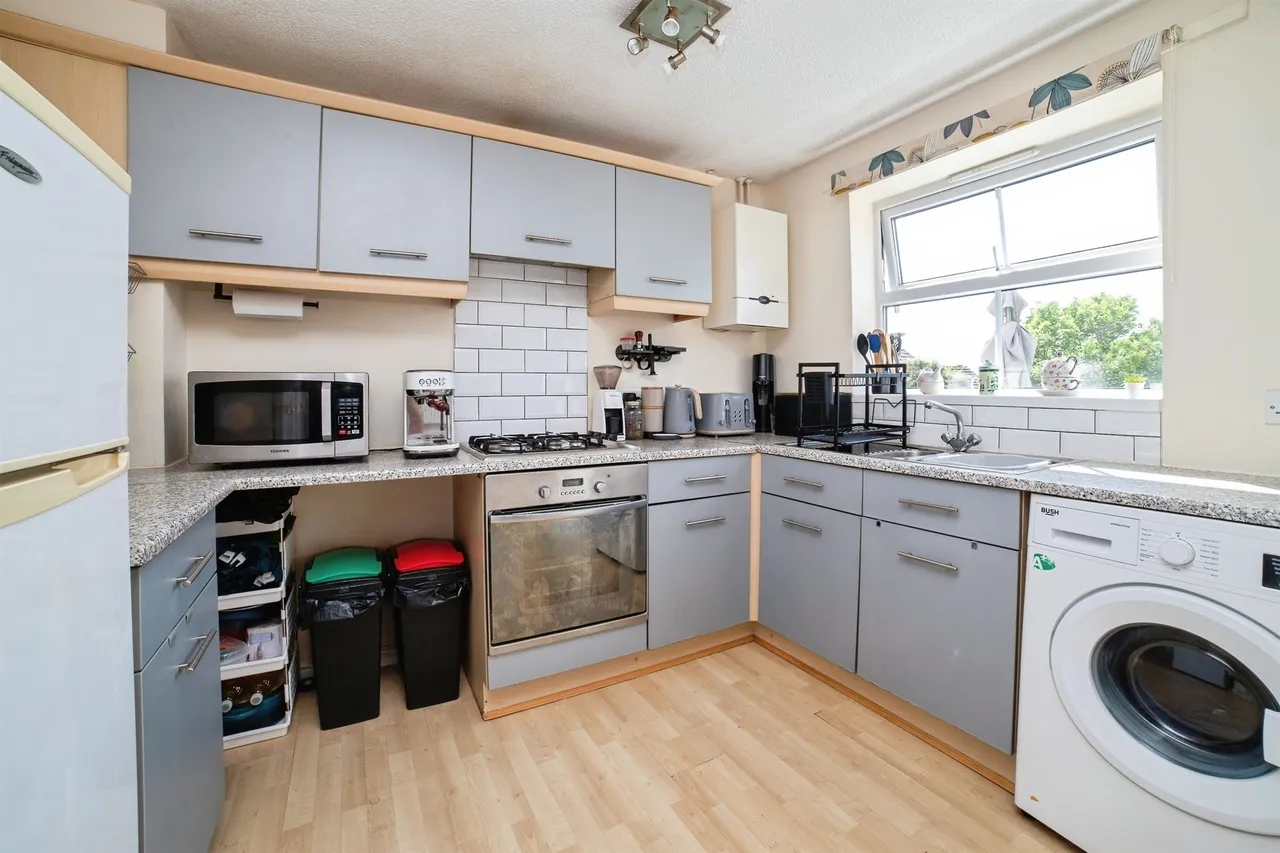 All Saints Court, Huthwaite, NG17, photo 4