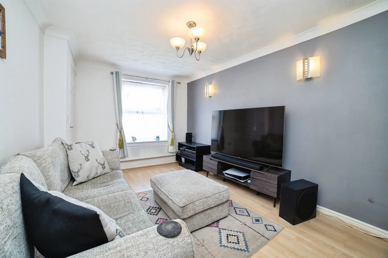 All Saints Court, Huthwaite, NG17, photo 3
