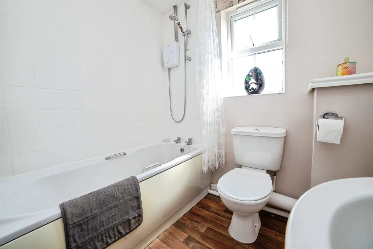 All Saints Court, Huthwaite, NG17, photo 15