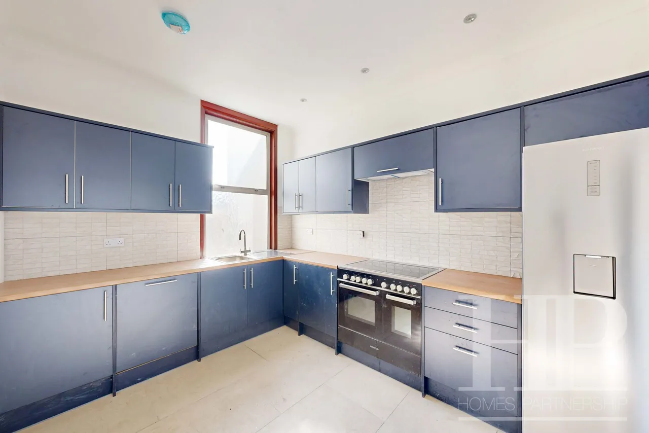 Balcombe Road, Horley, RH6, photo 2