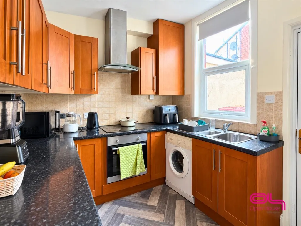 St. Thomas Street, Bolton, BL1, photo 6