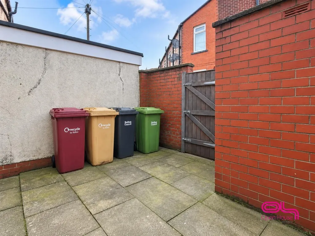 St. Thomas Street, Bolton, BL1, photo 13