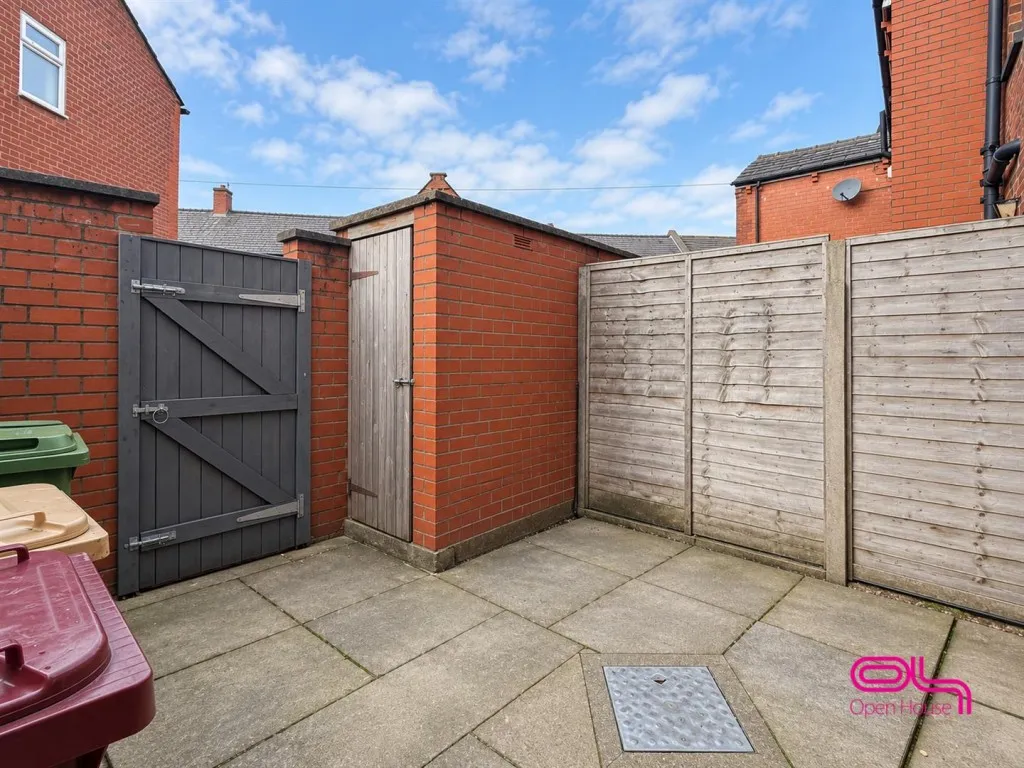 St. Thomas Street, Bolton, BL1, photo 14