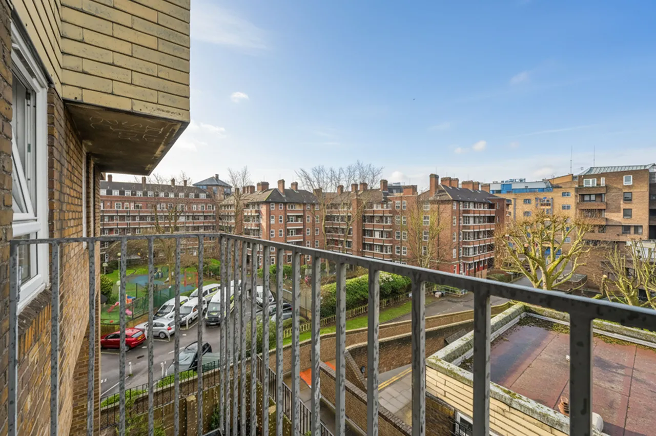 104 Burr Close, London, photo 8
